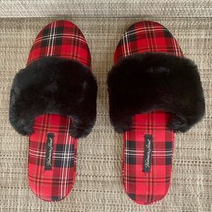 NWOT - Victoria’s Secret Slippers, sz Small